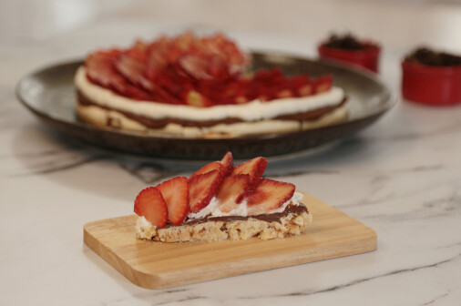 The greatest variety in cakes and desserts. Incomparable flavor and quality. Call us to place your order.