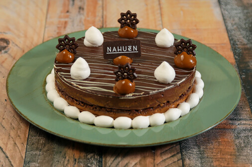 The greatest variety in cakes and desserts. Incomparable flavor and quality. Call us to place your order.