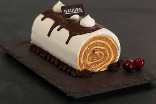 The greatest variety in cakes and desserts. Incomparable flavor and quality. Call us to place your order.